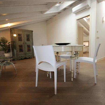 Mansarda Di Alice Apartment Desenzano del Garda Exterior photo