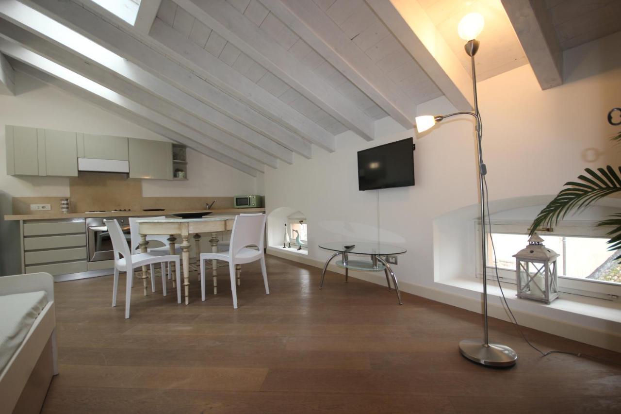 Mansarda Di Alice Apartment Desenzano del Garda Exterior photo